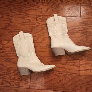 6.5 Ivory Western Boots by Oasis Society